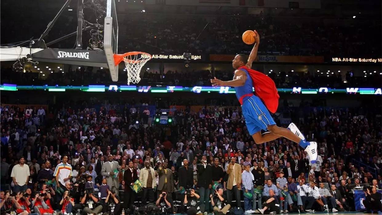 拜仁新战术体系攻守兼备（拜仁战术革新，攻防兼修）