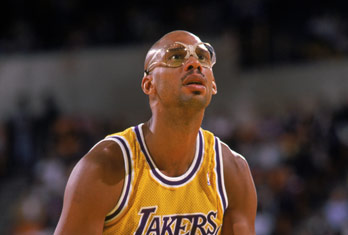 西甲半场：阿尔马达造险，拉波尔特伤退，毕尔巴鄂0-0马竞（西甲半场战况：阿尔马达屡造杀机，拉波尔特伤退，毕尔巴鄂暂0-0马竞）