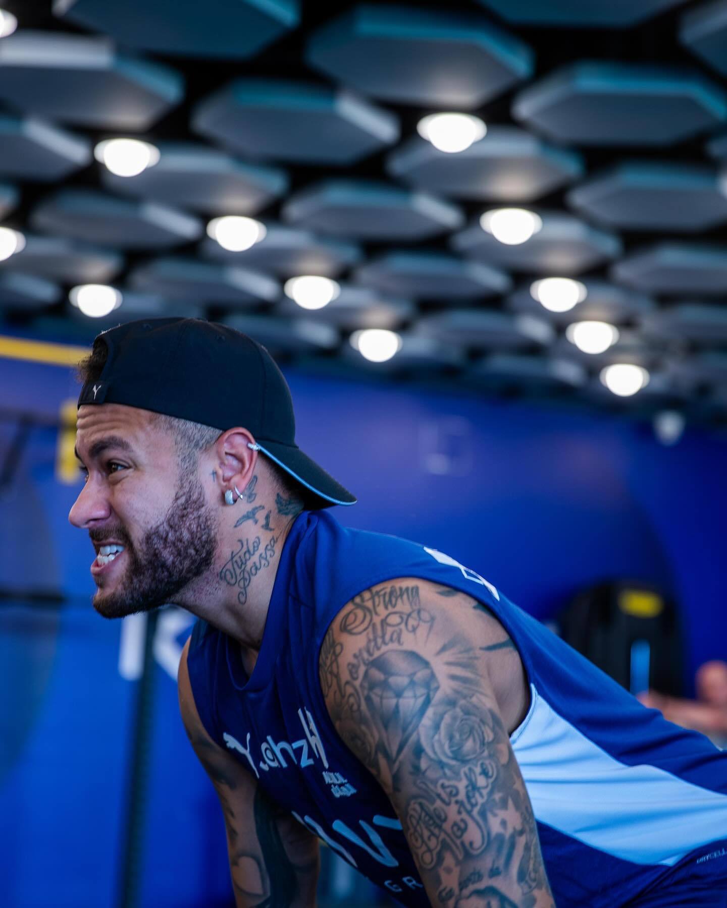 彻底放弃？阿贾克斯客战卡拉巴克首发：多名小将轮换登场（要放弃了？阿贾克斯客场对阵卡拉巴克首发：多名小将轮换亮相）