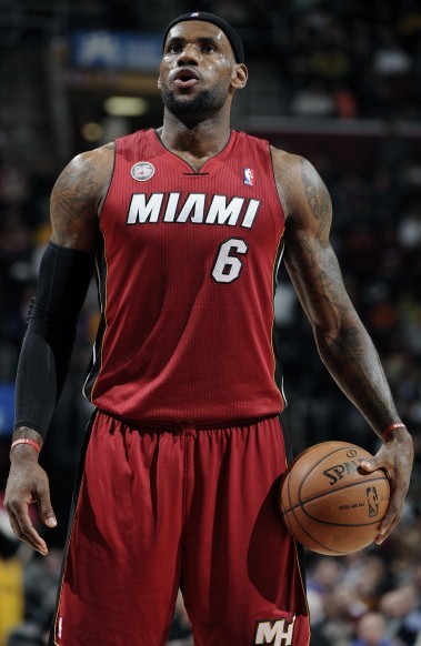 邮报：消息人士怀疑利物浦不再报价是怂了，并在吊着伊萨克（邮报：消息源称利物浦被疑示弱暂停报价，并继续观望伊萨克）