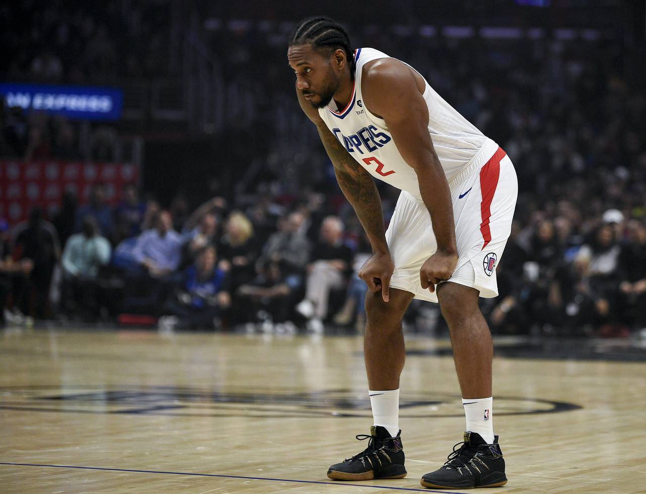 NBA：湖人加时险胜掘金 詹姆斯砍下40分（詹姆斯轰下40分 湖人加时力克掘金）