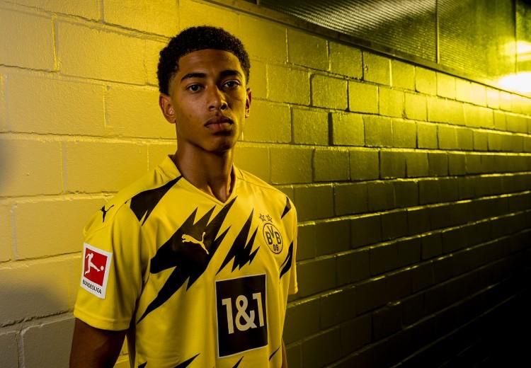 英超：曼城主场3-0完胜诺维奇（英超：曼城主场3比0大胜诺维奇）