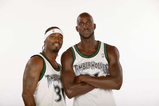 国脚连续两场关键助攻（国脚两战连献关键助攻）