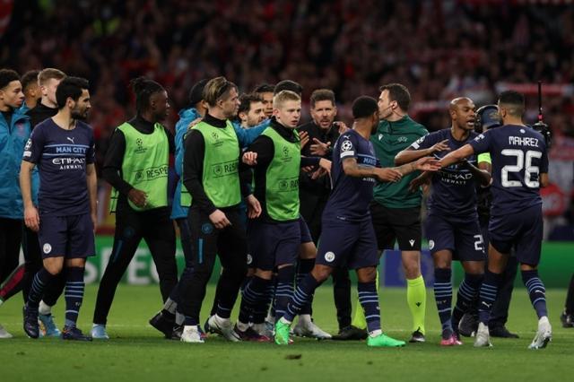 梅西：布斯克茨的退役我们之前讨论过，阿尔巴退役完全是晴天霹雳（梅西：布斯克茨退役早有预期，阿尔巴挂靴突如其来）