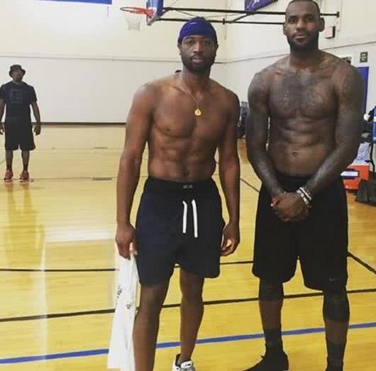 西蒙尼：我们一直在练定位球；现在不考虑前八只考虑奥维耶多（西蒙尼：定位球训练一直进行；暂不谈前八，只专注奥维耶多）