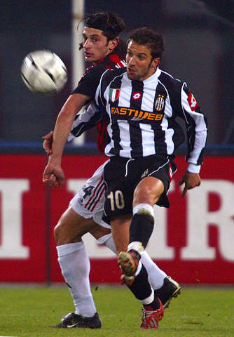 对土耳其后拒绝与边裁握手？德拉富恩特：我想道歉，不应这样（战土耳其后被指拒与边裁握手？德拉富恩特致歉：不该如此）