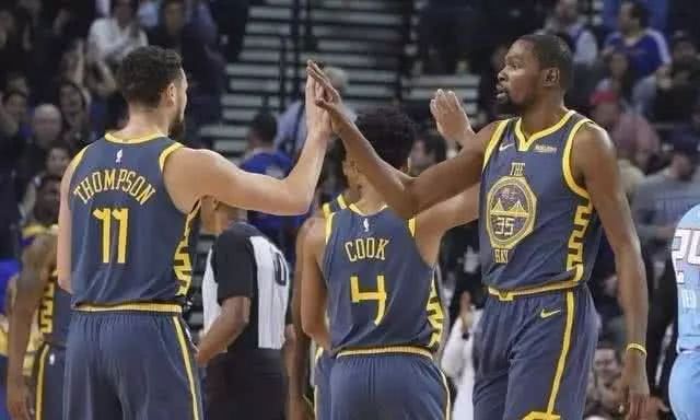 郭晶晶也没想到，霍启刚会因香港火灾后的这一举动，实现口碑暴增（出乎郭晶晶意料，霍启刚在香港火灾后的一举动让口碑飙升）